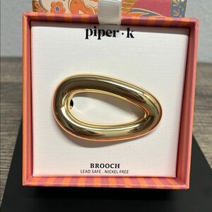 Piper K | Oval Brooch ✨